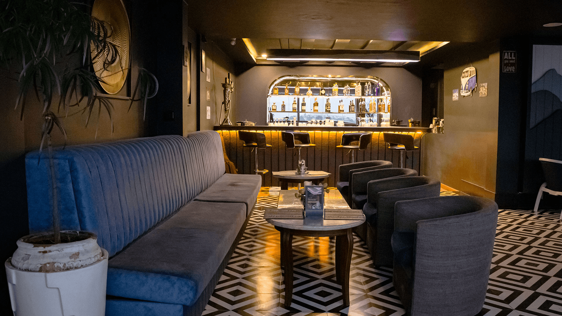 Hotel Ghangri restaurant and bar lounge
