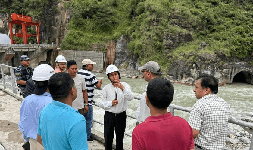 Engineering and leadership site inspection at the intake weir